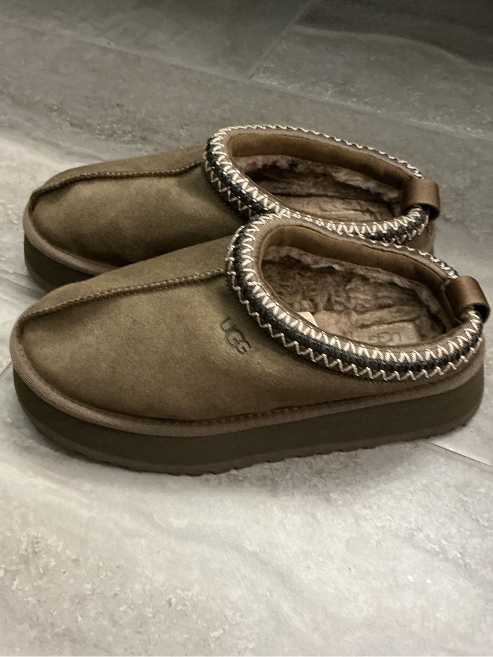 UGG Women’s Tazz Chestnut Suede Platform Slippers - Picture 9 of 13